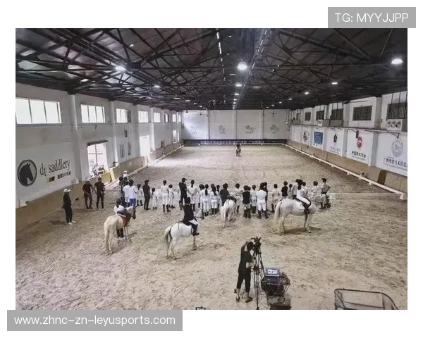 瑞士马术协会与兽医合作，开展马匹疾病预防与治疗研究。，瑞士兽医学院