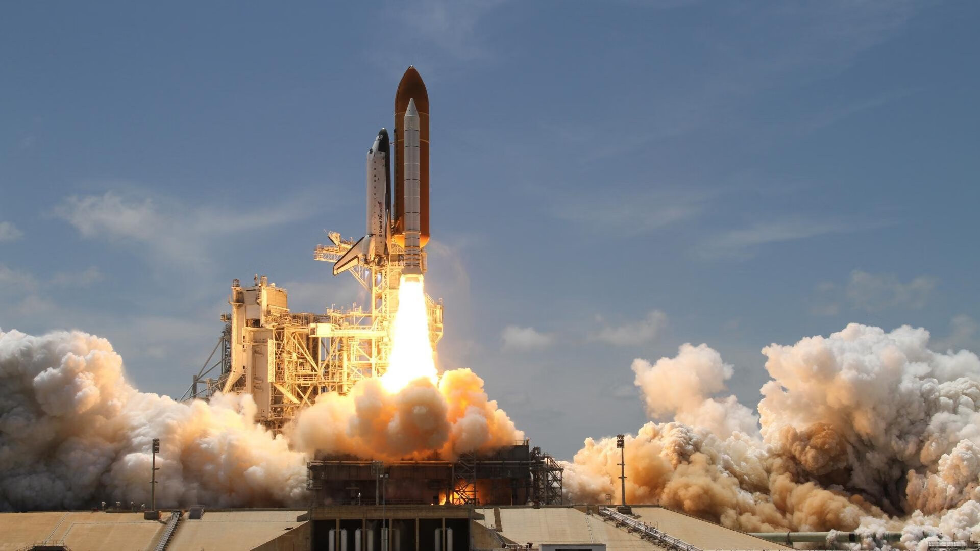 全黑队的配合精妙,攻防转换迅速流畅,全黑队服